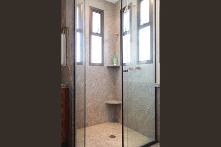 Apartamento à venda com 330m², 5 quartos e 5 vagas Apartamento à venda com 330m², 5 quartos e 5 vagasBanheiro da suíte principal