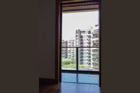 Apartamento à venda com 330m², 5 quartos e 5 vagas Apartamento à venda com 330m², 5 quartos e 5 vagasvaranda da sala de jantar