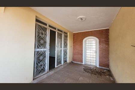 Casa à venda com 256m², 4 quartos e 3 vagas Casa à venda com 256m², 4 quartos e 3 vagasGaragem