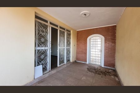 Casa à venda com 256m², 4 quartos e 3 vagas Casa à venda com 256m², 4 quartos e 3 vagasGaragem