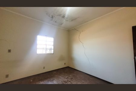 Casa à venda com 256m², 4 quartos e 3 vagas Casa à venda com 256m², 4 quartos e 3 vagasQuarto2