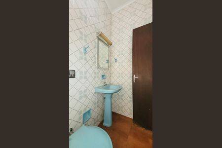 Casa à venda com 256m², 4 quartos e 3 vagas Casa à venda com 256m², 4 quartos e 3 vagasBanheiro Social