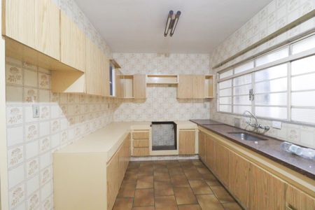 Casa à venda com 253m², 8 quartos e 5 vagas Casa à venda com 253m², 8 quartos e 5 vagasCozinha e Área de Serviço