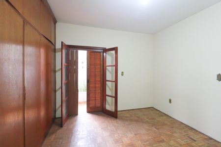 Casa à venda com 253m², 8 quartos e 5 vagas Casa à venda com 253m², 8 quartos e 5 vagasSuíte