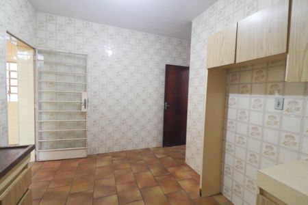 Casa à venda com 253m², 8 quartos e 5 vagas Casa à venda com 253m², 8 quartos e 5 vagasCozinha e Área de Serviço