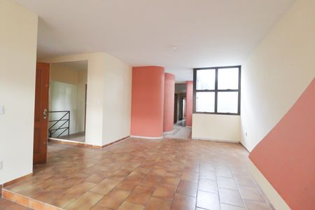Casa à venda com 253m², 8 quartos e 5 vagas Casa à venda com 253m², 8 quartos e 5 vagasSala
