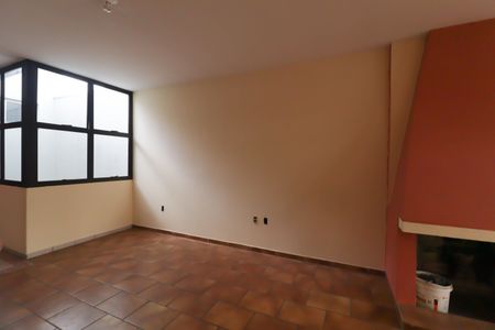 Casa à venda com 253m², 8 quartos e 5 vagas Casa à venda com 253m², 8 quartos e 5 vagasSala