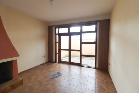 Casa à venda com 253m², 8 quartos e 5 vagas Casa à venda com 253m², 8 quartos e 5 vagasSala