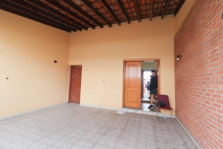 Casa à venda com 253m², 8 quartos e 5 vagas Casa à venda com 253m², 8 quartos e 5 vagasGaragem