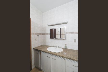 Casa à venda com 253m², 8 quartos e 5 vagas Casa à venda com 253m², 8 quartos e 5 vagasBanheiro da Suíte