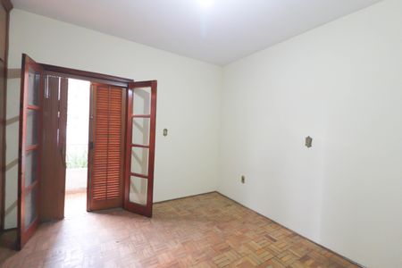 Casa à venda com 253m², 8 quartos e 5 vagas Casa à venda com 253m², 8 quartos e 5 vagasSuíte