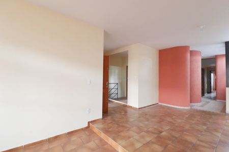 Casa à venda com 253m², 8 quartos e 5 vagas Casa à venda com 253m², 8 quartos e 5 vagasSala