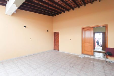 Casa à venda com 253m², 8 quartos e 5 vagas Casa à venda com 253m², 8 quartos e 5 vagasGaragem