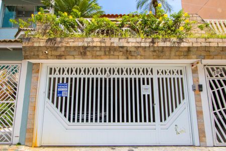 Casa à venda com 200m², 3 quartos e 4 vagas Casa à venda com 200m², 3 quartos e 4 vagasFachada