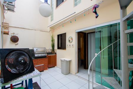 Casa à venda com 200m², 3 quartos e 4 vagas Casa à venda com 200m², 3 quartos e 4 vagasQuintal