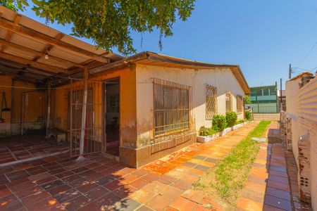 Casa à venda com 350m², 3 quartos e 3 vagas Casa à venda com 350m², 3 quartos e 3 vagasÁrea externa/Fachada Lateral da Casa 1