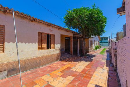 Casa à venda com 350m², 3 quartos e 3 vagas Casa à venda com 350m², 3 quartos e 3 vagasÁrea externa/Casa 2