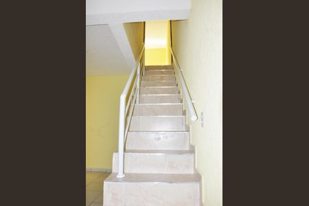 Casa à venda com 194m², 4 quartos e 1 vaga Casa à venda com 194m², 4 quartos e 1 vagaDetalhe - Escada Quartos