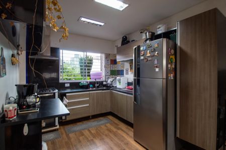 Casa à venda com 200m², 3 quartos e 4 vagas Casa à venda com 200m², 3 quartos e 4 vagasCozinha