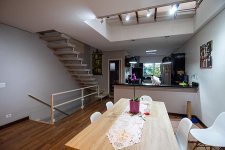 Casa à venda com 200m², 3 quartos e 4 vagas Casa à venda com 200m², 3 quartos e 4 vagasSala