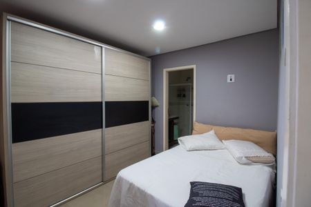 Casa à venda com 200m², 3 quartos e 4 vagas Casa à venda com 200m², 3 quartos e 4 vagasQuarto 2