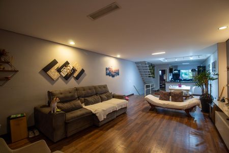 Casa à venda com 200m², 3 quartos e 4 vagas Casa à venda com 200m², 3 quartos e 4 vagasSala