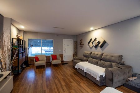 Casa à venda com 200m², 3 quartos e 4 vagas Casa à venda com 200m², 3 quartos e 4 vagasSala