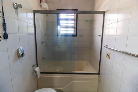 Casa de condomínio à venda com 456m², 6 quartos e 5 vagas Casa de condomínio à venda com 456m², 6 quartos e 5 vagasBanheiro da Suíte 3