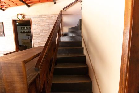 Casa de condomínio à venda com 456m², 6 quartos e 5 vagas Casa de condomínio à venda com 456m², 6 quartos e 5 vagasEscada