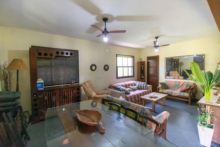 Casa de condomínio à venda com 456m², 6 quartos e 5 vagas Casa de condomínio à venda com 456m², 6 quartos e 5 vagasSala