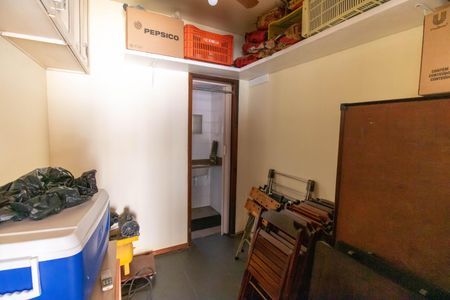 Casa de condomínio à venda com 456m², 6 quartos e 5 vagas Casa de condomínio à venda com 456m², 6 quartos e 5 vagasQuarto de Serviço