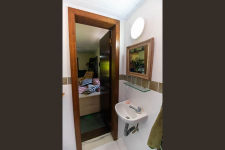 Casa de condomínio à venda com 456m², 6 quartos e 5 vagas Casa de condomínio à venda com 456m², 6 quartos e 5 vagasLavabo