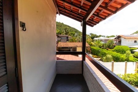 Casa de condomínio à venda com 456m², 6 quartos e 5 vagas Casa de condomínio à venda com 456m², 6 quartos e 5 vagasVaranda da Suíte 2