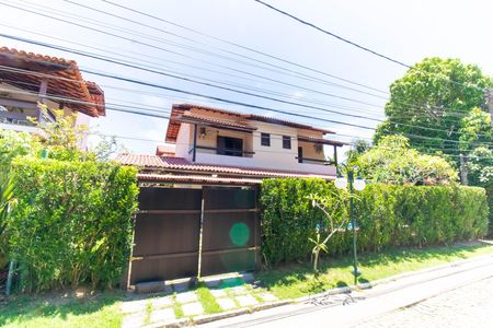 Casa de condomínio à venda com 456m², 6 quartos e 5 vagas Casa de condomínio à venda com 456m², 6 quartos e 5 vagasFachada