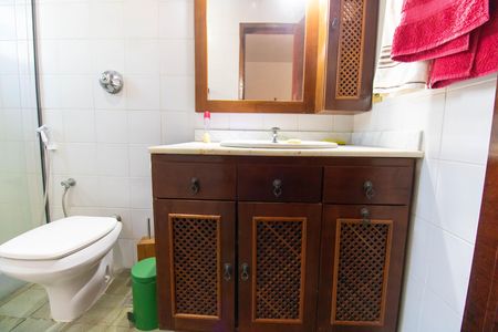 Casa de condomínio à venda com 456m², 6 quartos e 5 vagas Casa de condomínio à venda com 456m², 6 quartos e 5 vagasCasa 2 Banheiro da Suíte 2