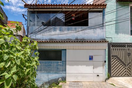 Casa à venda com 180m², 3 quartos e 2 vagas Casa à venda com 180m², 3 quartos e 2 vagasFachada