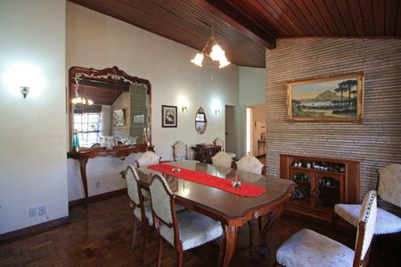 Casa à venda com 250m², 3 quartos e 2 vagas