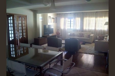 Casa para alugar com 336m², 3 quartos e 8 vagas