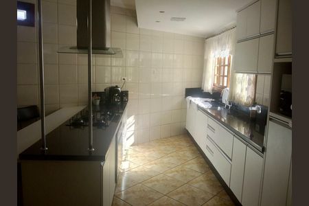 Casa para alugar com 336m², 3 quartos e 8 vagas