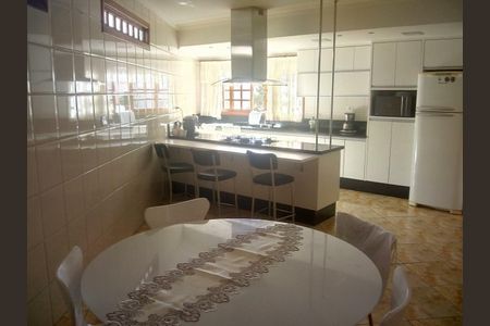 Casa para alugar com 336m², 3 quartos e 8 vagas