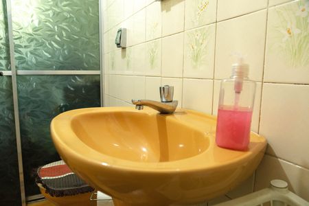 Casa à venda com 165m², 4 quartos e 2 vagas Casa à venda com 165m², 4 quartos e 2 vagasBanheiro