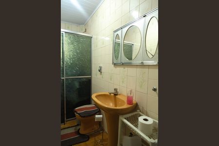 Casa à venda com 165m², 4 quartos e 2 vagas Casa à venda com 165m², 4 quartos e 2 vagasBanheiro