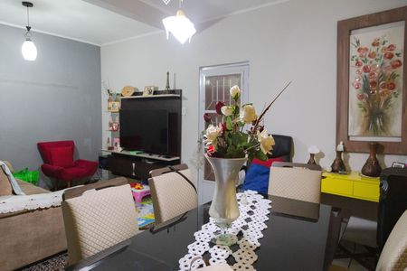 Casa à venda com 165m², 4 quartos e 2 vagas Casa à venda com 165m², 4 quartos e 2 vagasSala