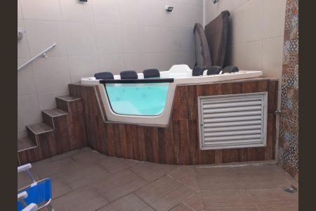 Casa à venda com 165m², 4 quartos e 2 vagas Casa à venda com 165m², 4 quartos e 2 vagasHidro