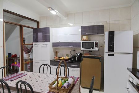 Casa à venda com 165m², 4 quartos e 2 vagas Casa à venda com 165m², 4 quartos e 2 vagasCozinha