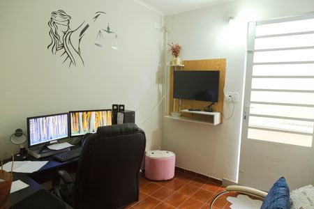 Casa à venda com 165m², 4 quartos e 2 vagas Casa à venda com 165m², 4 quartos e 2 vagasEscritório