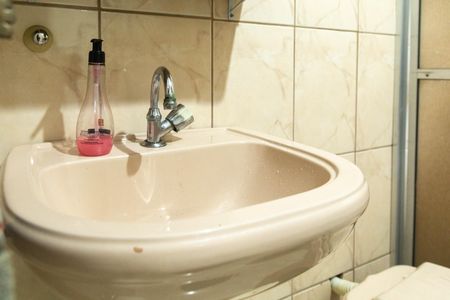Casa à venda com 165m², 4 quartos e 2 vagas Casa à venda com 165m², 4 quartos e 2 vagasQuarto 04 Banheiro