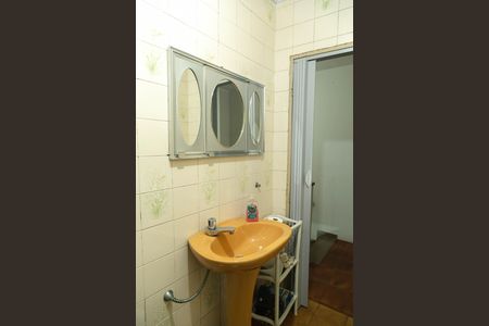 Casa à venda com 165m², 4 quartos e 2 vagas Casa à venda com 165m², 4 quartos e 2 vagasBanheiro