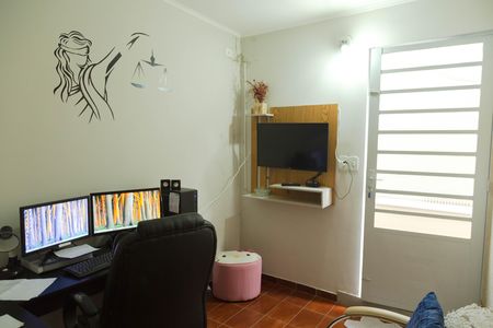 Casa à venda com 165m², 4 quartos e 2 vagas Casa à venda com 165m², 4 quartos e 2 vagasEscritório