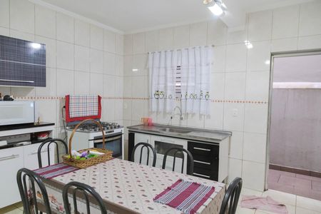 Casa à venda com 165m², 4 quartos e 2 vagas Casa à venda com 165m², 4 quartos e 2 vagasCozinha
